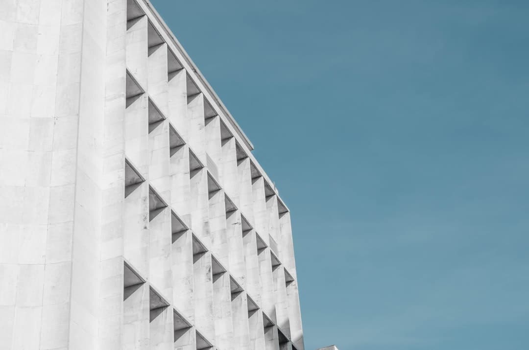 Prověřování: Jak minimalizovat obchodní rizika?